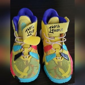 Boys kyrie 7 1 world people